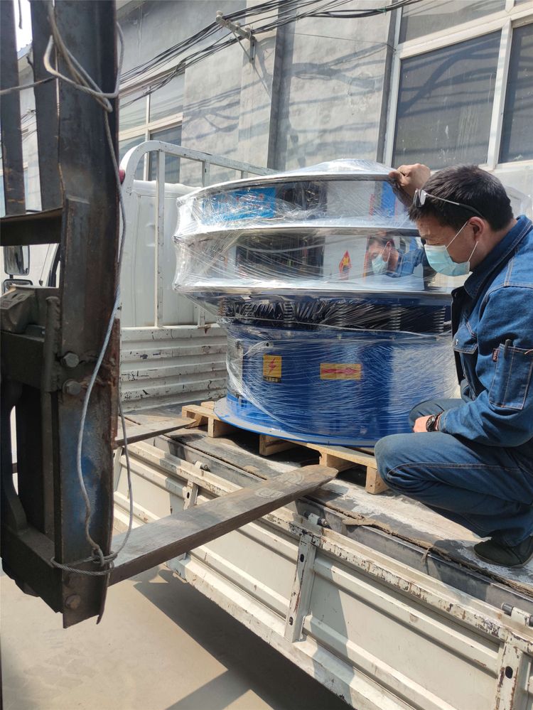 兩臺1500旋振篩，客戶急用，山東臨沂專車發(fā)貨！