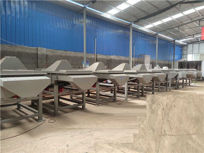 多臺直線振動篩，脫水篩，緊張有序加工生產(chǎn)中