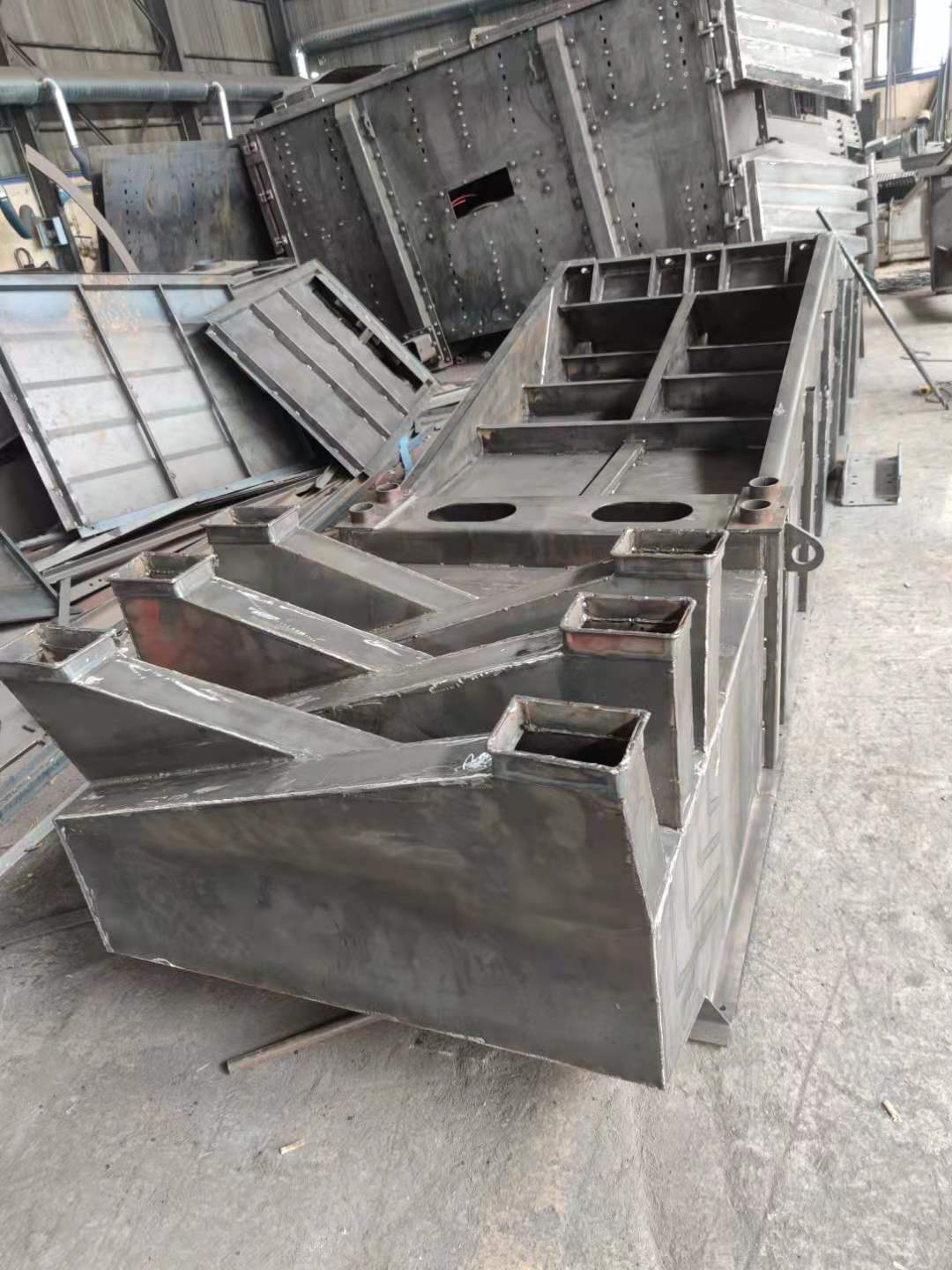 北京客戶直線篩加緊生產(chǎn)中