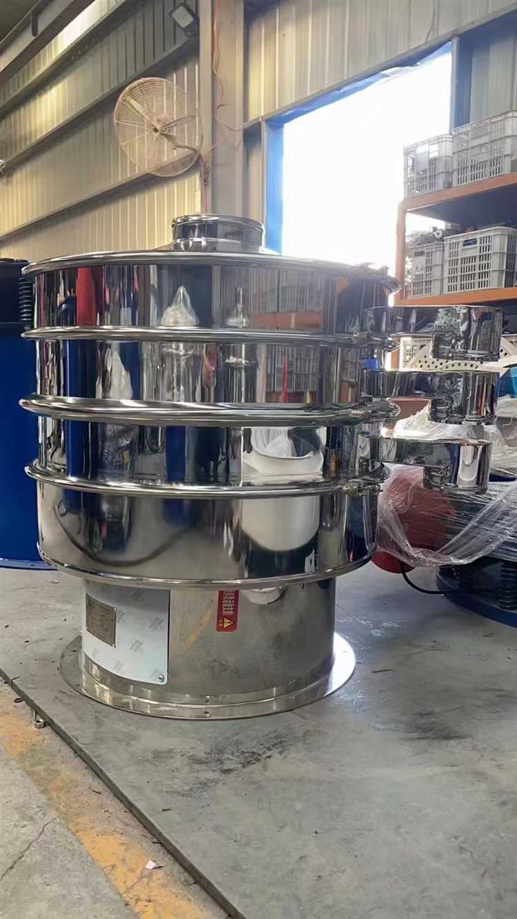 直線篩、概率篩、旋振篩、超聲波振動(dòng)篩等緊張有序的生產(chǎn)制作中