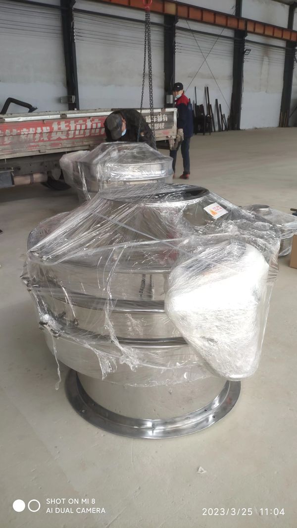 1000mm兩臺(tái)全不銹鋼和1200mm兩臺(tái)旋振篩已經(jīng)安排專車發(fā)貨..