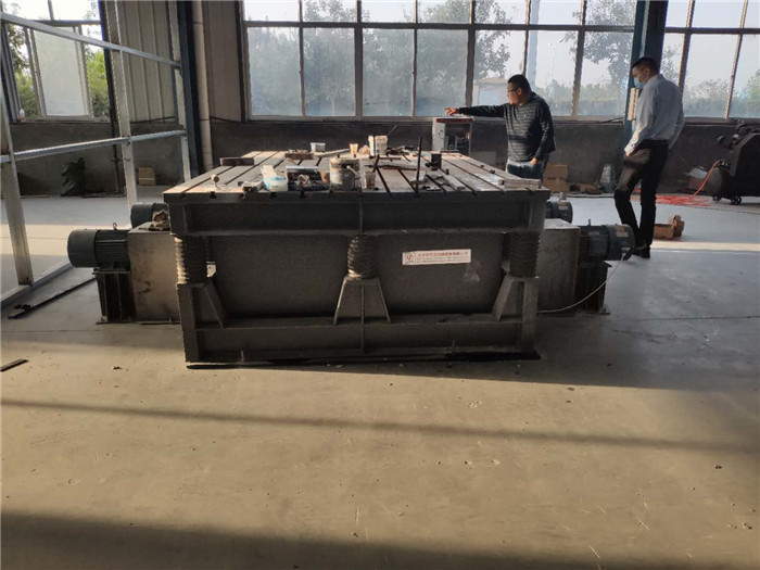 南通高頻振動平臺客戶使用設(shè)備現(xiàn)場